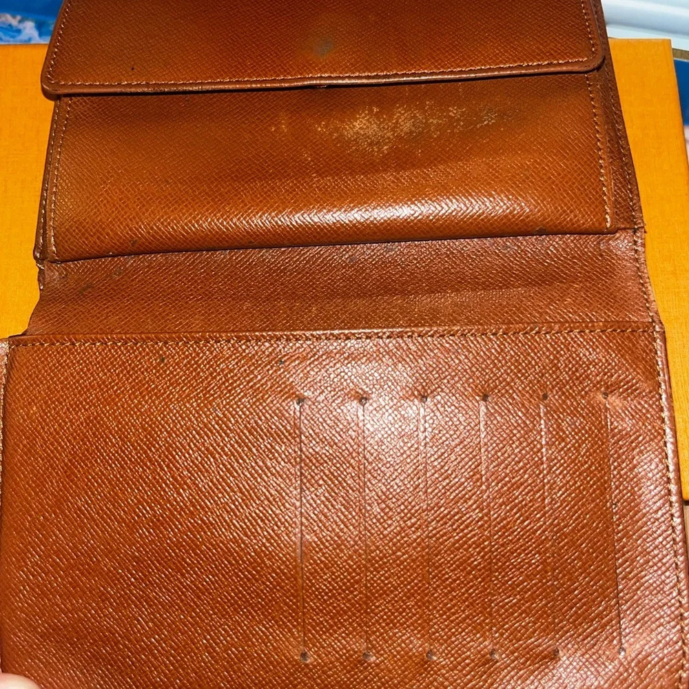 🍀 Louis Vuitton monogram larger size wallet - good condition! Authentic. - Picture 13 of 16